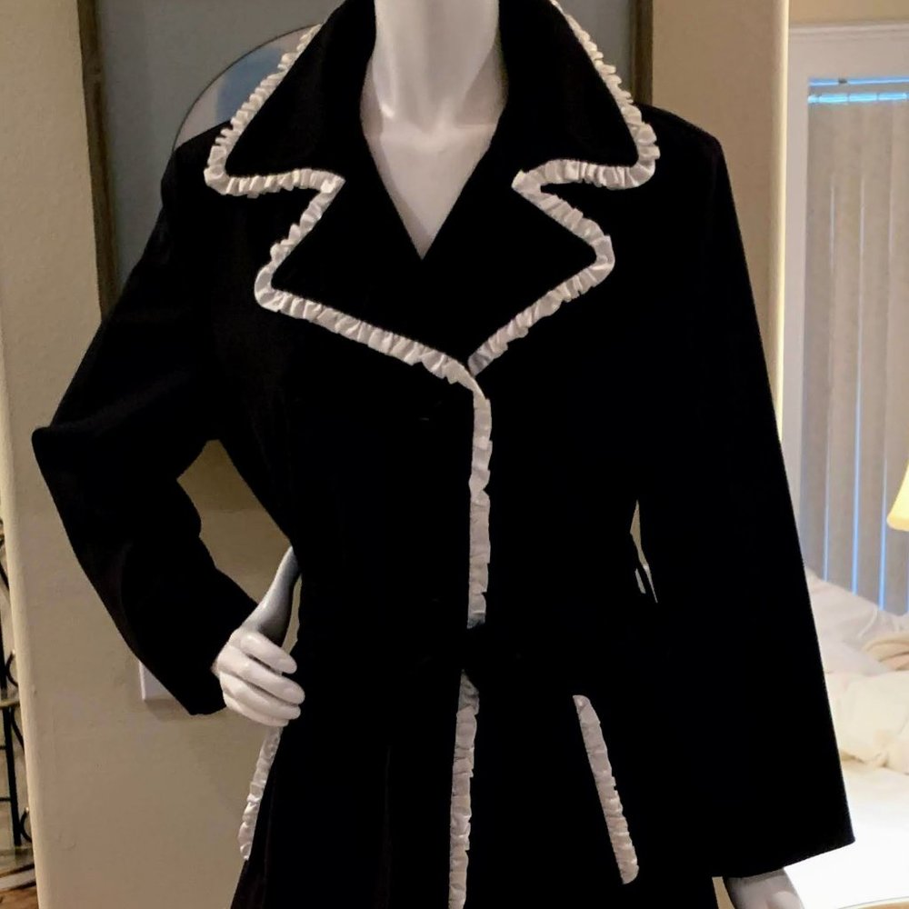 St. John Coats / Lightweight Lined Trench Coat